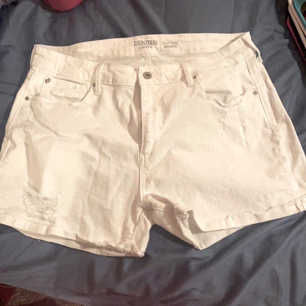 Women’s denizen Levi white high rise jean shorts18